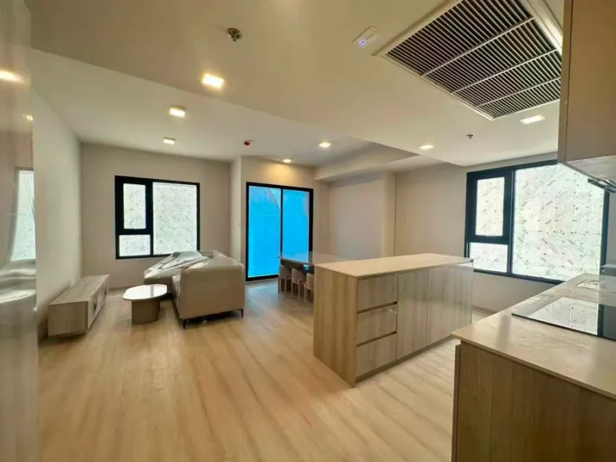 For sale: Cobb Ratchada-Rama 9. Huge, luxurious unit with 4 bedrooms and 5 bathrooms. Spacious area. Book now!