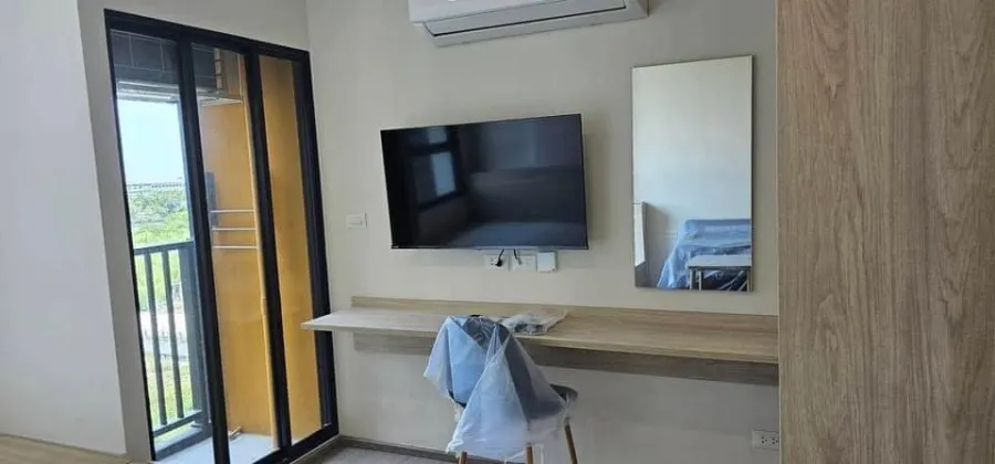 For rent THE MUVE Bang Khae, 5th floor, STUDIO room, comes with good built-in furniture from the project, don't miss it.