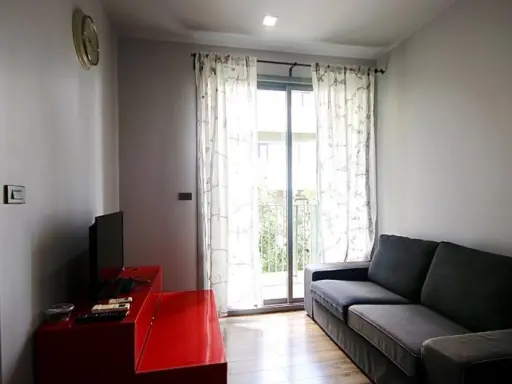 Condo for rent,Ceil By Sansiri (Ekamai), clean room, a lot of furniture, a corner room, quiet, private, garden view, easy to travel, close to BTS.