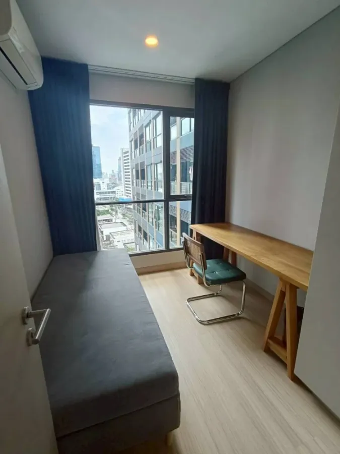 For Rent: Lumpini Suite Phetchaburi-Makkasan. Ready-to-move-in unit. Everything you need in one place. Just bring your suitcase and move in! Don't wai