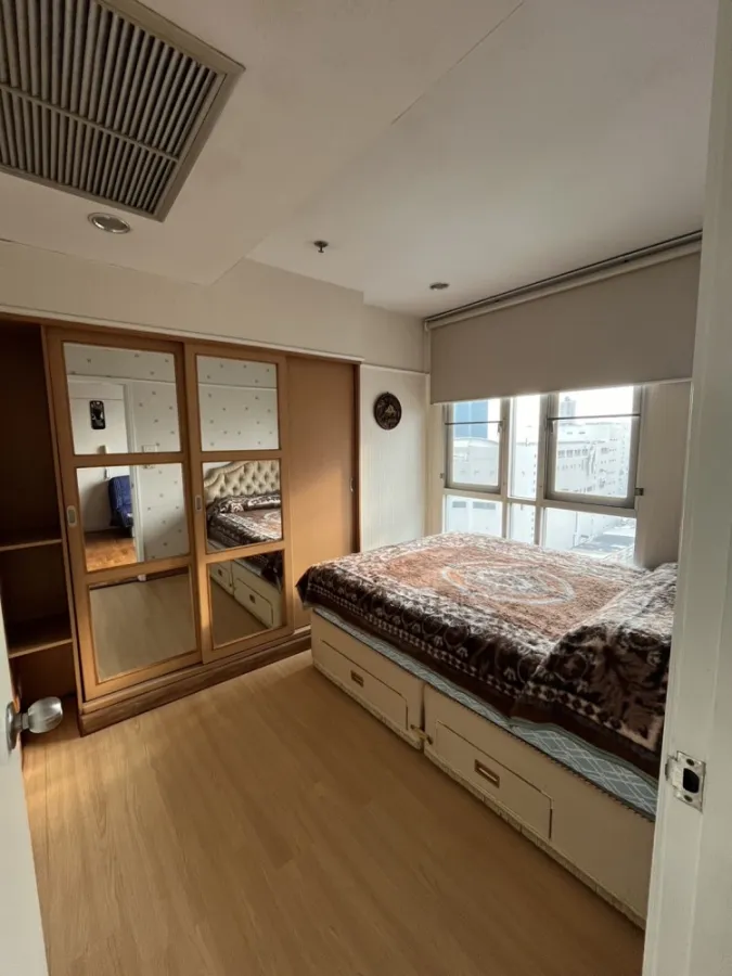 For sale Lumpini Place Water Cliff, spacious room, good wallpaper, fully furnished, hurry and reserve quickly.