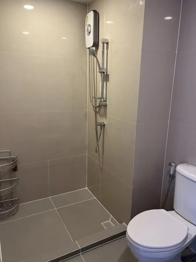 Condo for rent Flexi Sathon - Charoennakhon, spacious room, comes with usable space, complete here, hurry and reserve now.