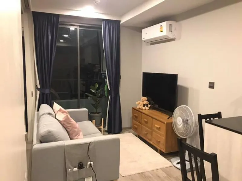 This room is not to be missed. Maestro Ratchada 19 condo is available for rent. fully furnished ready miss and regret instead