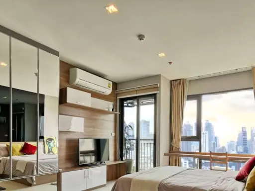 Sell or rent Rhythm Sukhumvit 36 - 38, great city view, very nice room, built-in furniture, Muji style, good like this, don't miss it. images