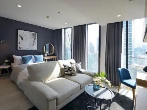 Luxury condo for sale in the heart of the city, Skywalk Noble Ploenchit, high floor, unblocked view, beautifully decorated, built-in furniture.