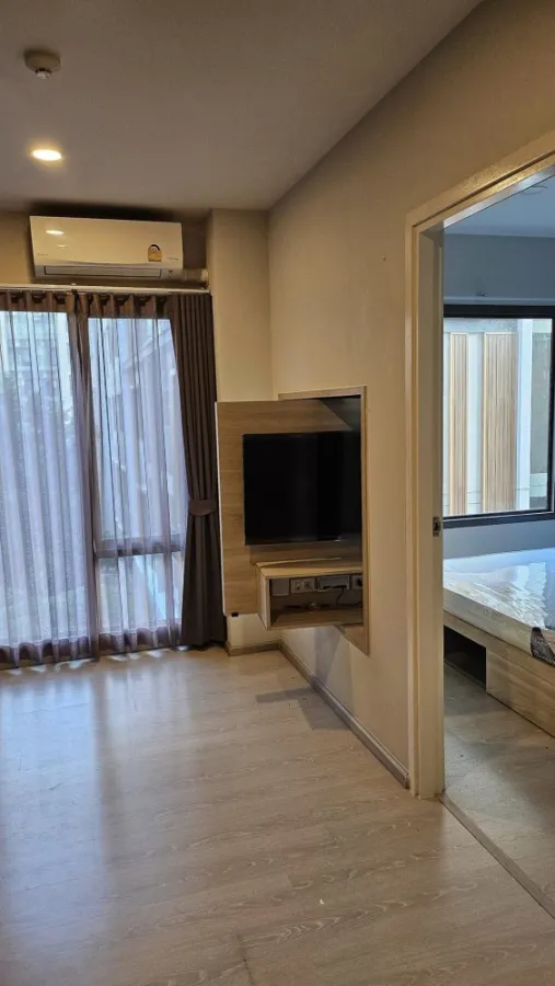 For rent, Feel Phahon 34, 4th floor, garden view, spacious room, electrical appliances and furniture, ready to move in. If interested, reserve now.
