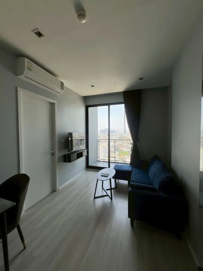 For rent: Quinn Ratchada 17, high floor unit, fully furnished, spacious and comfortable. Book now!