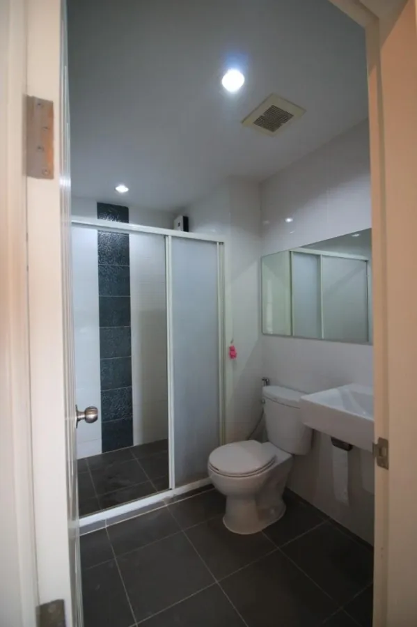For rent, Aspire Rama 9, 1 bedroom, 1 bathroom, balcony view north. with built-in washing machine, don't miss it
