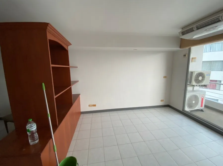 For rent!! Condo Supalai Park Phahonyothin 21, 29th floor, corner room, spacious room, comfortable, plus a good price, hurry and reserve now!!