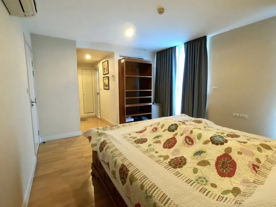 Selling The Fine Ari 4 - Phahonyothin. This is the only adjacent unit, making it very quiet and peaceful. It's a slow-life condo perfect for those who