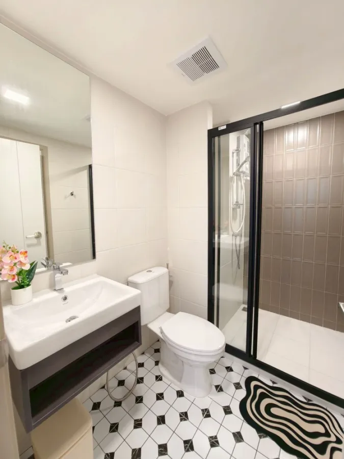 ให้เช่าคอนโดใหม่แกะกล่อง ฟังก์ชัน 1 Bed Extra ตึก D ชั้น 7 วิวสระสวยจัดเต็ม ใกล้ ม.ธรรมศาสตร์ รังสิต | ✨ Kave Wonderland (เคฟ วันเดอร์แลนด์)