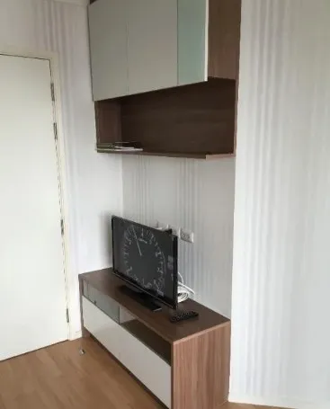 Condo for rent, Lumpini Ville Sukhumvit 77, room with good wallpaper. Great price If you don't reserve, you will regret it.