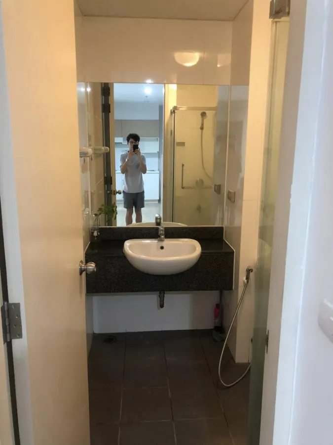 For rent: The Parkland Srinakarin Lakeside, corner room, 3rd floor, building 1, city view, fully furnished, reserve now.