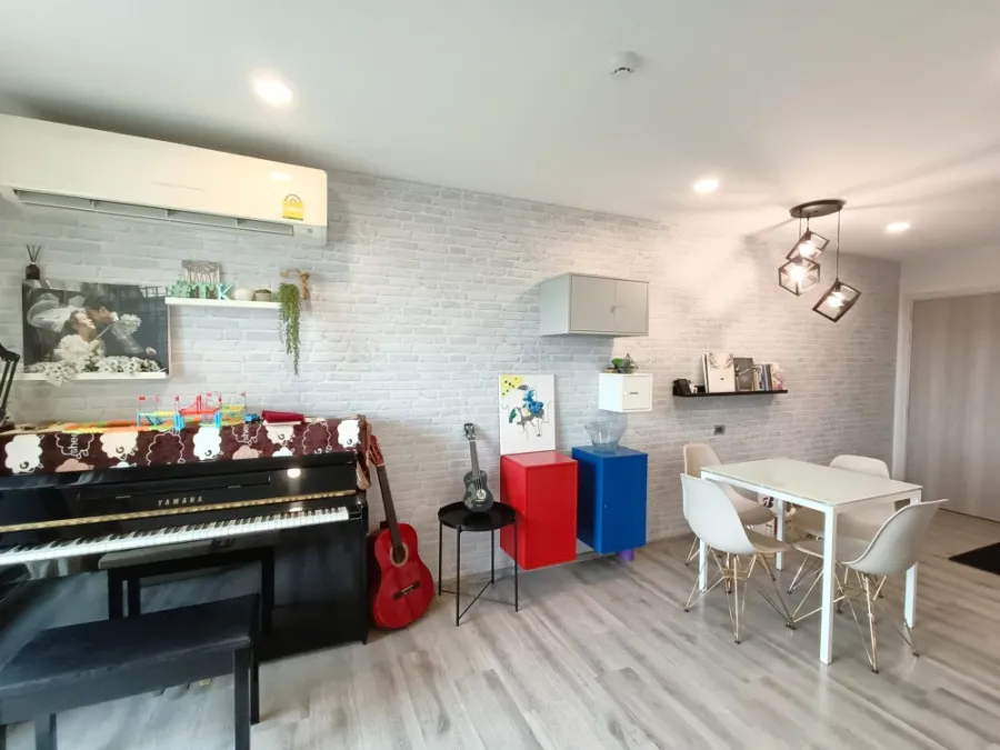 For sale: The Urban Attitude Bearing, 14 rooms, ready to move in. Good furniture Complete electrical appliances. Reserve now.