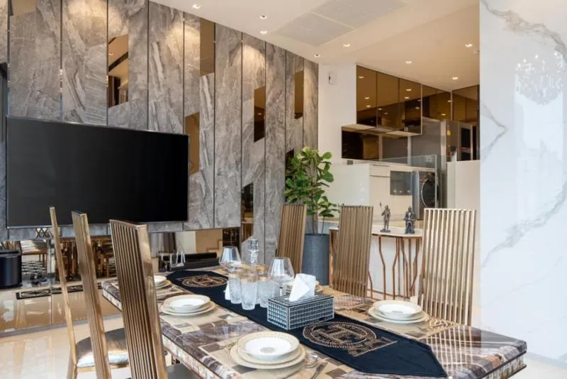 For rent/sale, beautiful, luxurious room, full furniture, very beautiful view, suitable for living in a family style, easy to travel, great location, do not miss it.