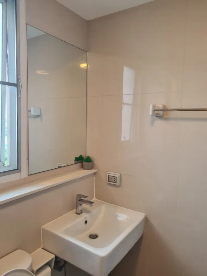 ให้เช่า Rill Condo Rangsit 1 ห้องนอน 1 ห้องน้ำ เฟอร์และสิ่งอำนวยความสะดวกครบครัน วิวสระว่ายน้ำ จองเลย