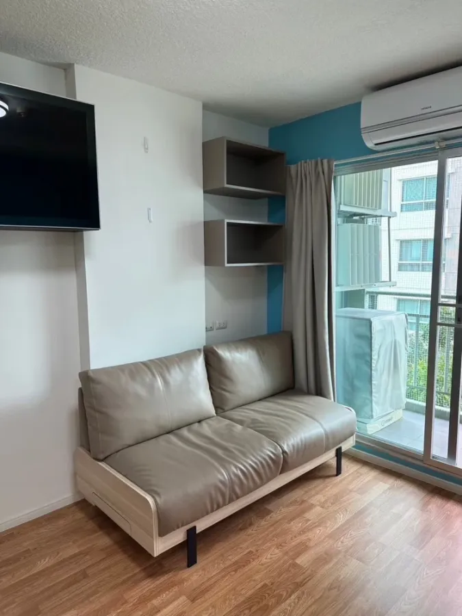 For rent: Lumpini Ville Onnut - Ladkrabang 2, corner room, not crowded, comes with complete furniture, just bring your bags and move in.