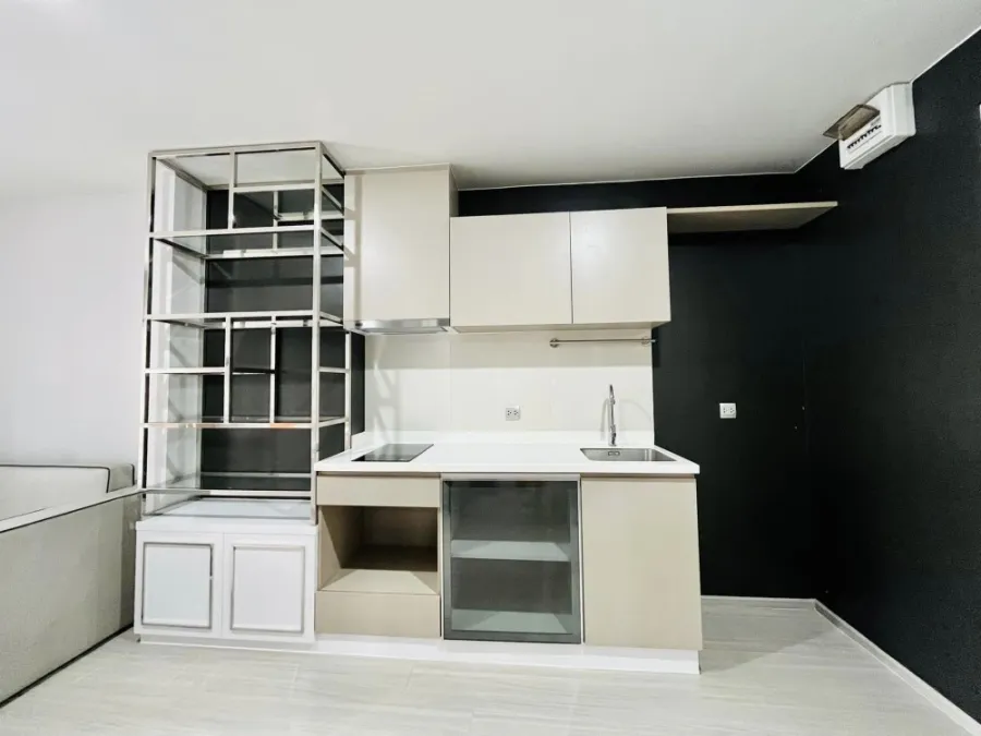 Sell Life Ladprao, beautiful decorated room, built-in furniture, fully furnished Don't just look at it. Hurry up to reserve it. Hurry up.