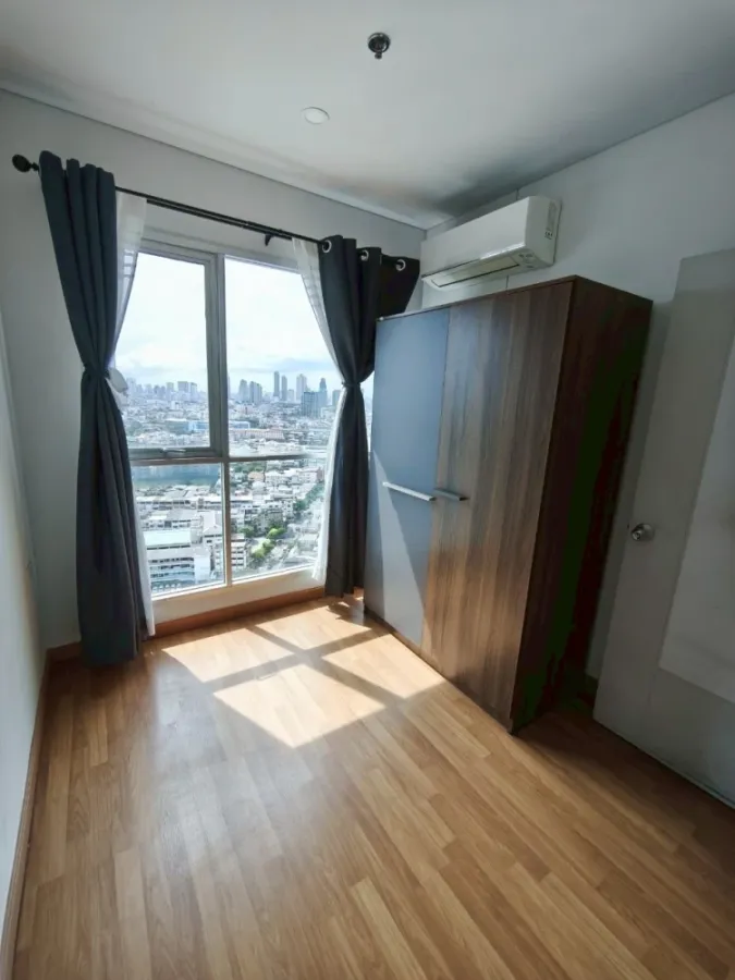 For rent: Lumpini Place Condo, Ratchada-Sathu, ready to move in, open view, no buildings blocking, well-built-in in the room, just bring your bag, hur