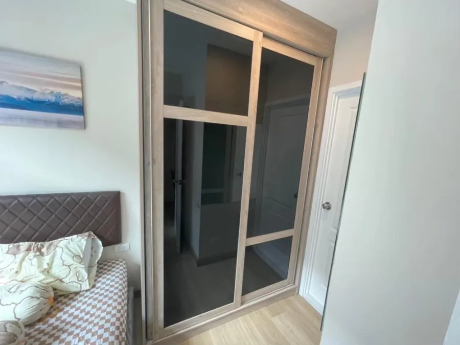 For rent: The Indeed Condo Amata, 4th floor, great view of the pool. The room is well decorated, low price, book now.