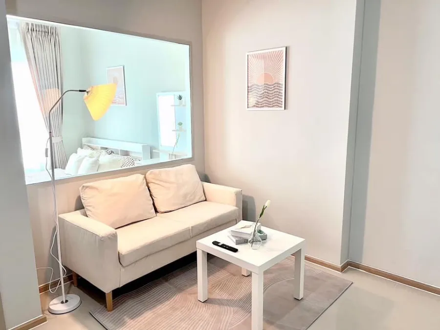 For rent, Rich Park @ Chao Phraya, 8th floor, Chao Phraya River view. The bed is big and comfortable. You can't miss it and book now.
