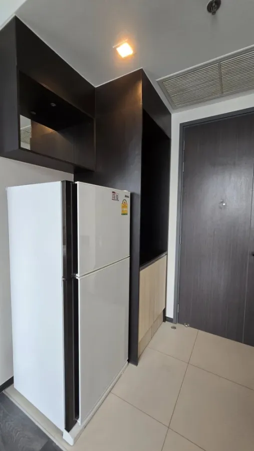 For rent: Edge by Sansiri Sukhumvit 23, 7th floor, unblocked view, fully furnished, with beautiful built-ins. Interested? Reserve now!