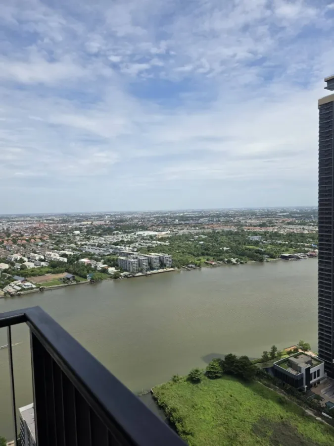 Selling The Politan Rive, 39th floor, North facing. Very high floor, excellent ventilation, cool and comfortable. Book now!