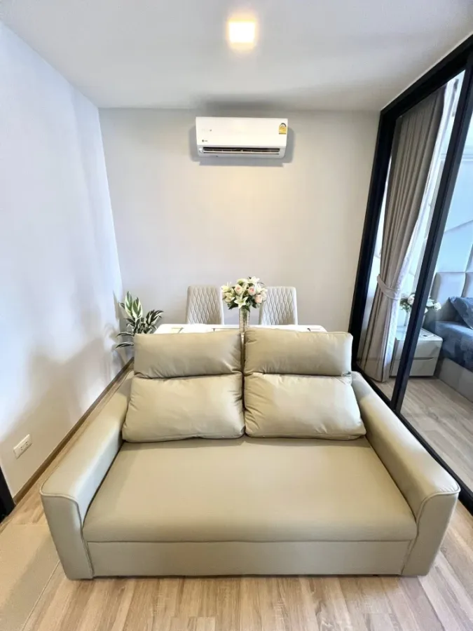 XT Phayathai condo for rent, high floor, fully furnished with high-quality built-in features, spacious and comfortable. Book now!