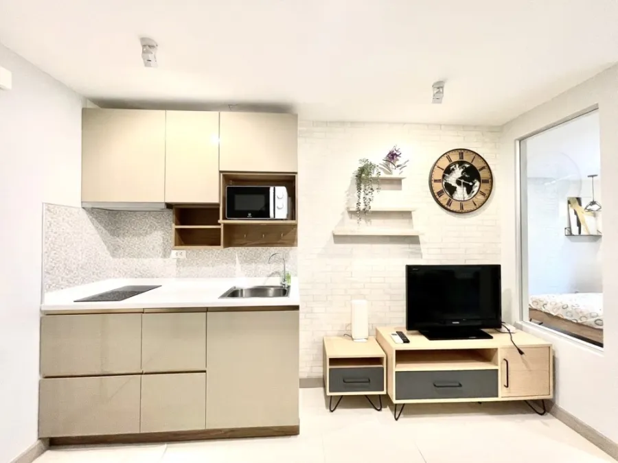 Urgent rent !! The Condo The Clover Thonglor Condo, good location, ready to stay, convenient to travel, do not miss !!