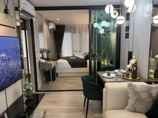 Down payment sale, Regent Home Wutthakat, high floor, good location, open view, comfortable to the eyes, book first, get it first.