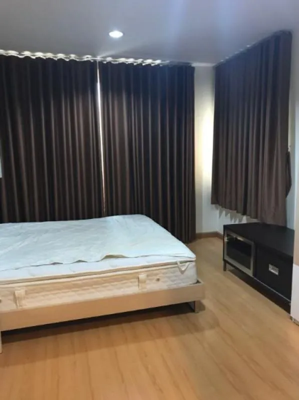 Urgent. Hurry up. Opportunities like this don't come often. Beautifully decorated room. Fully furnished. Very nice. Life @ ratchada-suthisan