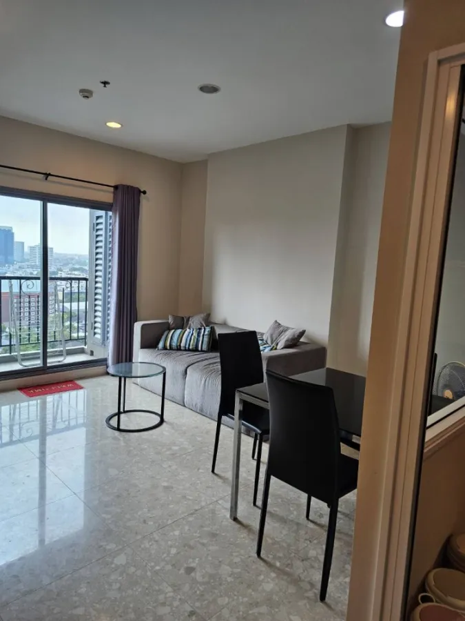 For rent!! Condo The Crest Sukhumvit 34, 16th floor, beautiful room, good location, complete common area, don't miss it!!