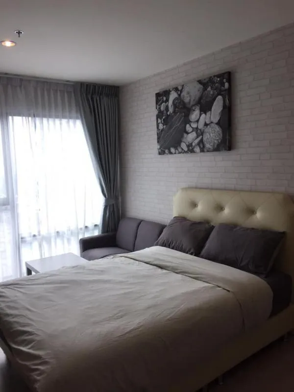 For Rent Rhythm Asoke สภาพห้องเหมือนใหม่ ผนังติดวอลสวยเฝอร์ บนทำเลทำเลยอดนิยม ห้องดีต้องจอง
