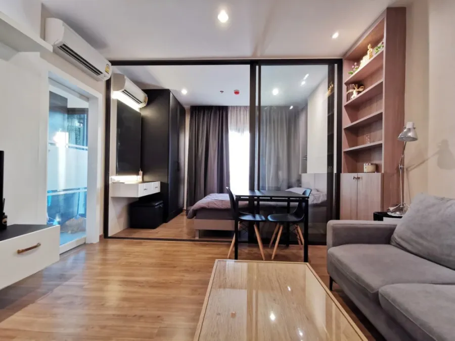 For rent: The Tree RIO Bang-Aor Station, 33rd floor, Rama VIII Bridge view, fully furnished, very livable. Book now!