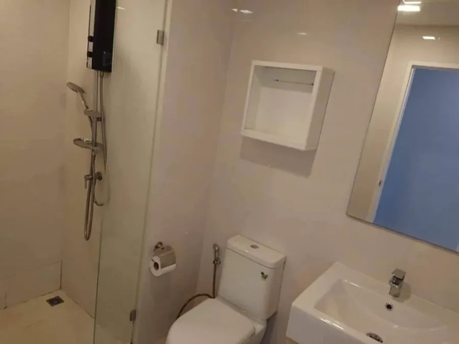 For rent sell:Metro Luxe Ratchada, 3rd floor (corner unit),Building A. Built-in furnishings and fully furnished. You definitely need to book this one!