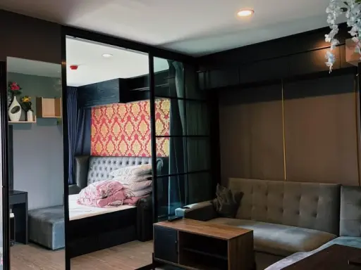 For rent: Reach Phahonyothin 52, natural view, not hitting anyone's building, on the highest floor, very cool breeze, beautifully decorated, nice to l