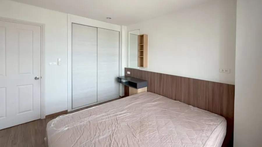 Selling U Delight @ HuaMak Station, north-facing unit in a great location. Fully furnished. Book now!