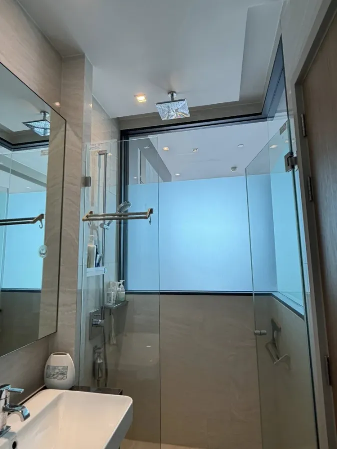 For rent: Ashton Silom, corner unit, quiet, high floor with beautiful unblocked view, fully furnished. Don't miss this great opportunity!