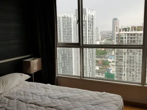 ให้เช่า Hive Taksin ห้องชั้นสูง กว้างขวาง เฟอร์พร้อม จองเลย