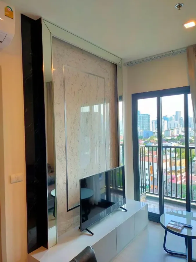 Condo The Base Phetchaburi - Thonglor, good location condo in the heart of the city, convenient to travel, hurry to reserve before it's gone!!