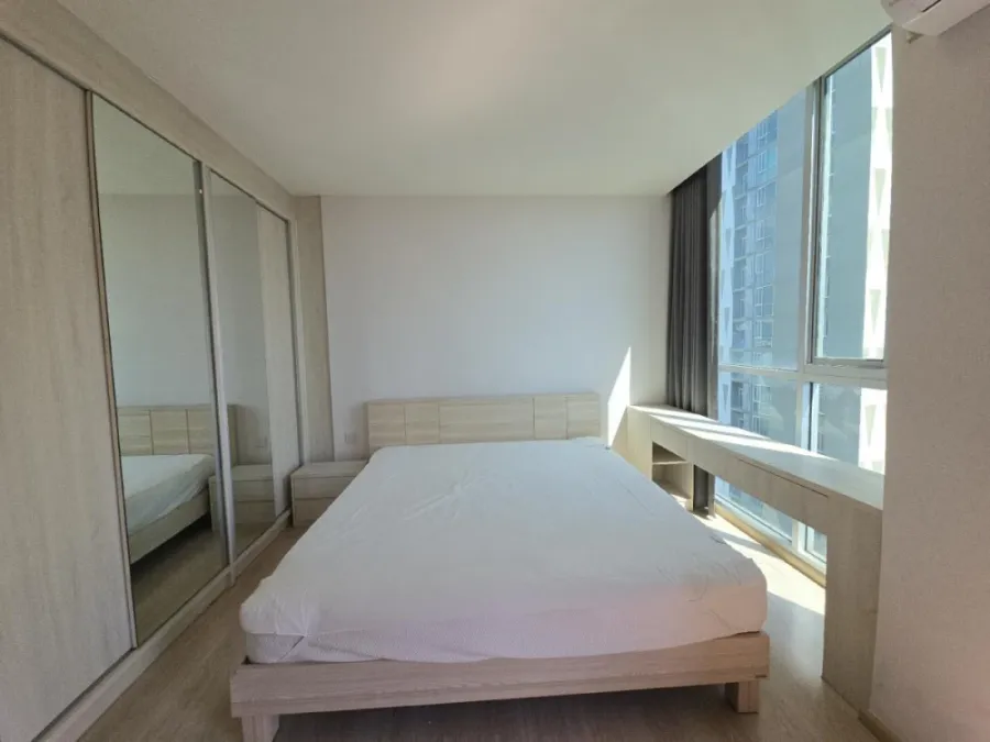 For rent!! Condo Noble Revolve Ratchada, 33rd floor, beautiful room, full facilities, hurry to book now!!