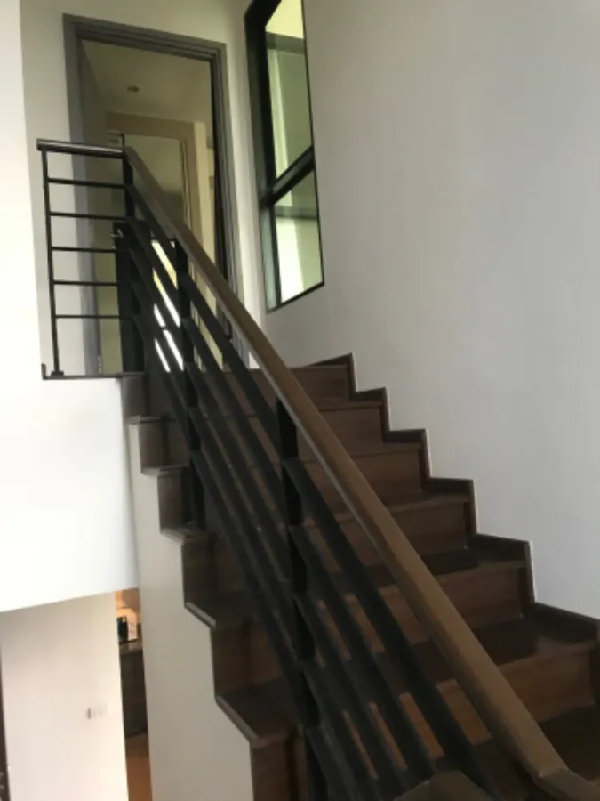 For rent, Teal Sathorn-Taksin, Duplex room, 2 bedrooms, 2 bathrooms, high floor, pool view. This price is very worthwhile. Book now.