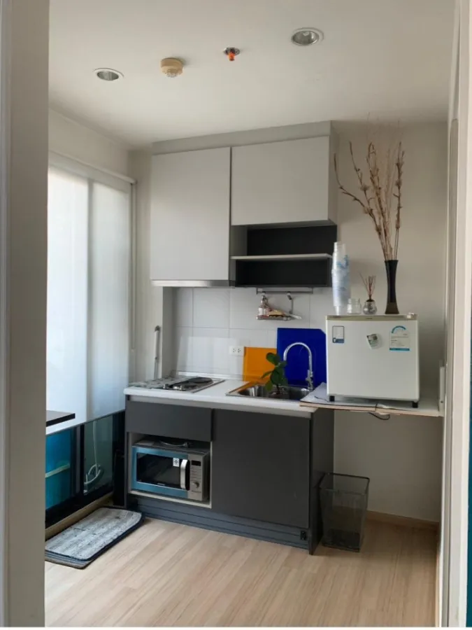 Condo for rent, The Base Chaengwattana, has complete furniture + electrical appliances. The room is very nice. Just drag your bag.