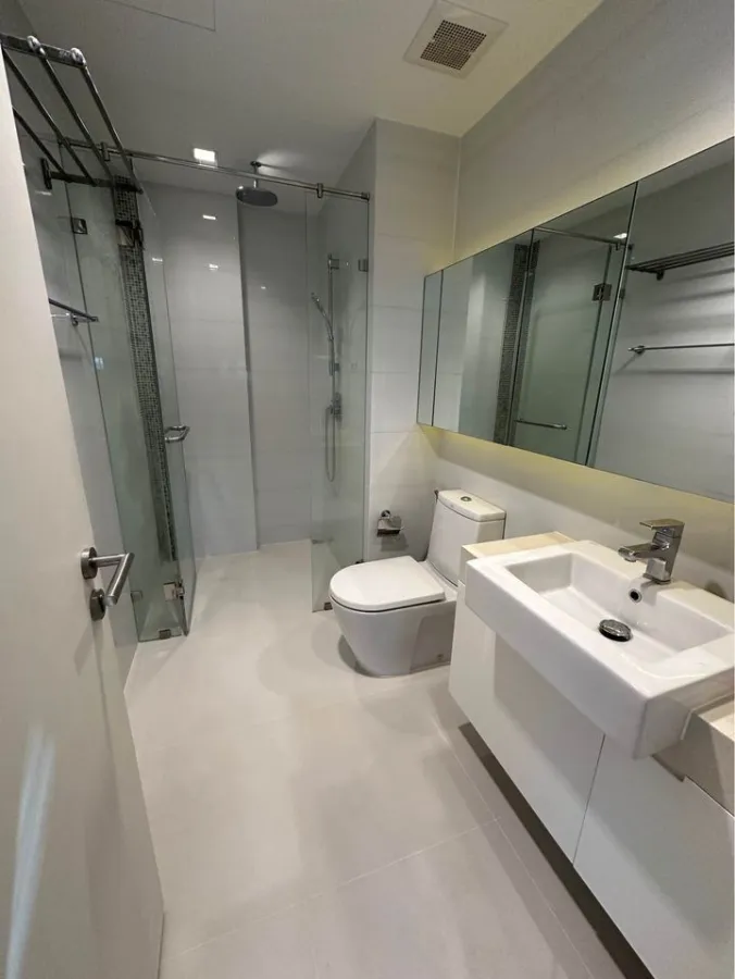 For sale and rent, Naranine, great built-in room, very livable, premium grade furniture. You can just come in and stay.