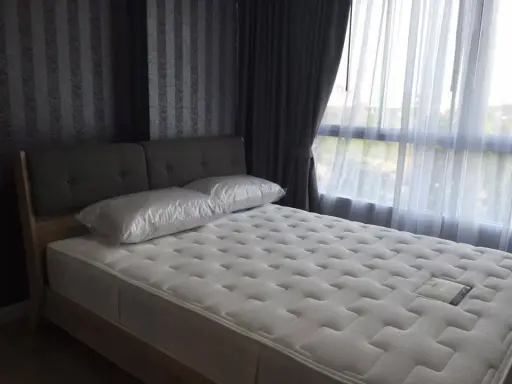 For rent: D Condo On Nut-Rama 9, corner unit offering privacy, high-quality wallpaper, pool view. Don't miss this great opportunity!