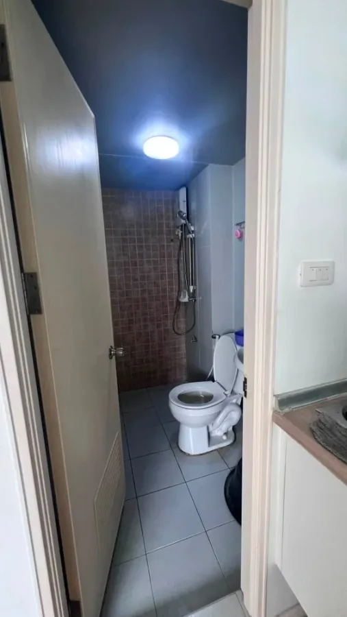 For rent: Lumpini Township Rangsit Klong 1, 6th floor unit in a prime location, fully furnished. Book now!