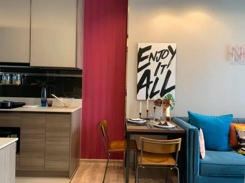 Rent now The Line Phahol-Pradipat Nice decorated room with chic style, new room, good price, good view of the train station. If interested, do not be late