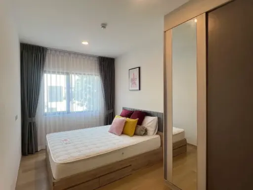 Condo for rent Chewathai Hallmark Lat Phrao-Chokchai 4, beautiful room with furniture.