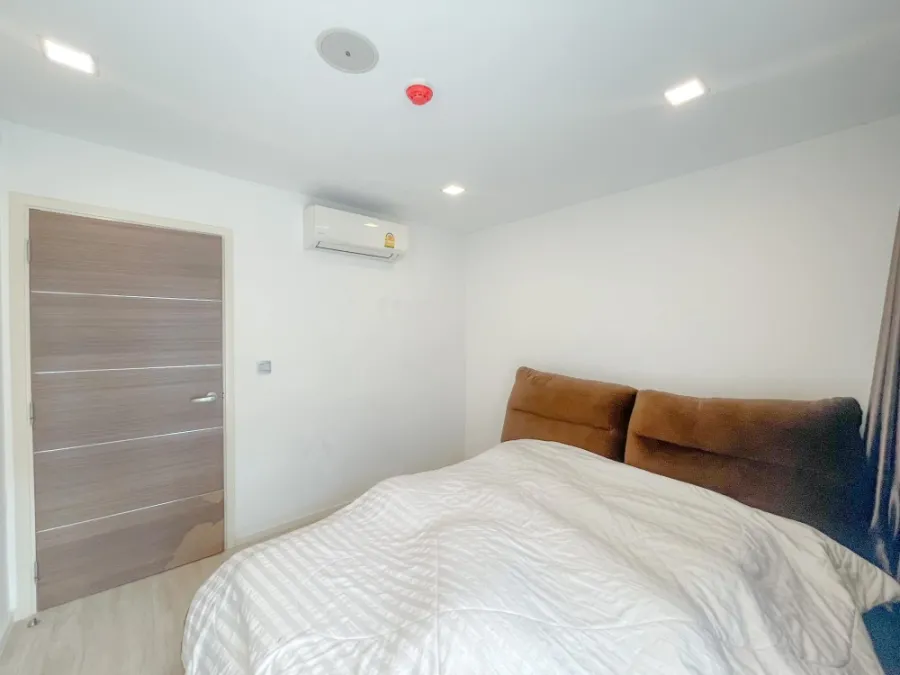 Condo for rent, Atmoz Ladprao 71, nice decorated room Install wallpaper in the whole room and get the best price. Book now.