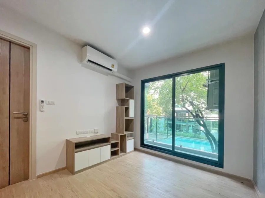 Urgent sale, The Excel Hideaway Sukhumvit 50, pool view room, nice price, you must hurry to reserve.